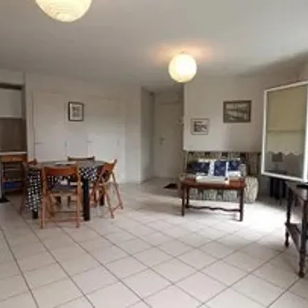 : Rez-de-jardin, Parking, A 5 Min - Fr-1-843-61