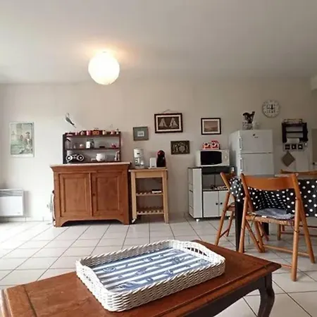 Апартаменты : Rez-de-jardin, Parking, A 5 Min - Fr-1-843-61 *