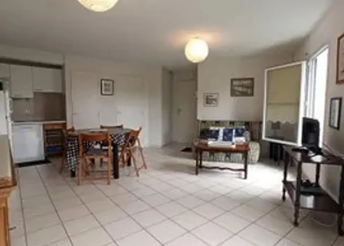 : Rez-de-jardin, Parking, A 5 Min - Fr-1-843-61