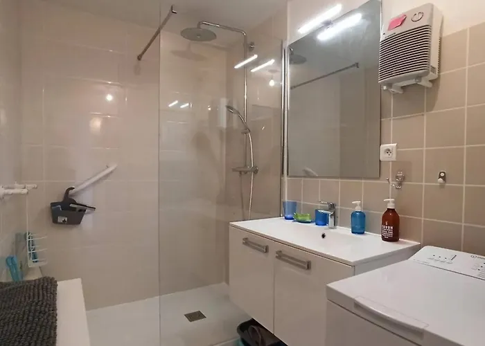 Апартаменты : Rez-de-jardin, Parking, A 5 Min - Fr-1-843-61 *