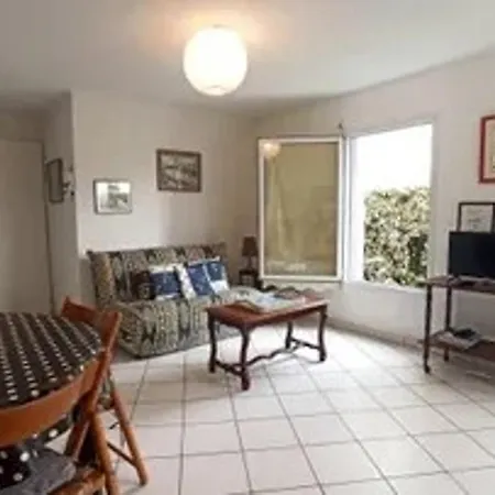 : Rez-de-jardin, Parking, A 5 Min - Fr-1-843-61 アパート