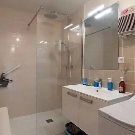 アパート : Rez-de-jardin, Parking, A 5 Min - Fr-1-843-61 *